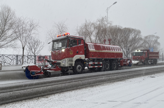 qy球友会环境除冰雪装备全力投入破冰作业，助力北京道路交通安全
